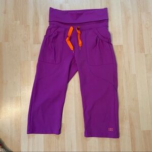 Helly‎ Hansen women’s purple training  yoga capris in size medium